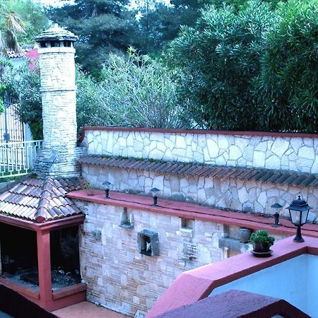ロヴィニ Vila Albatros Bed & Breakfast エクステリア 写真