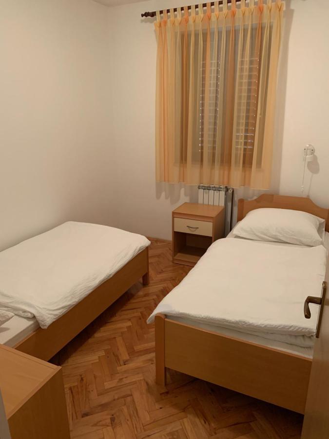 ロヴィニ Vila Albatros Bed & Breakfast エクステリア 写真