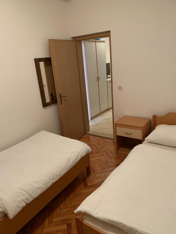 ロヴィニ Vila Albatros Bed & Breakfast エクステリア 写真