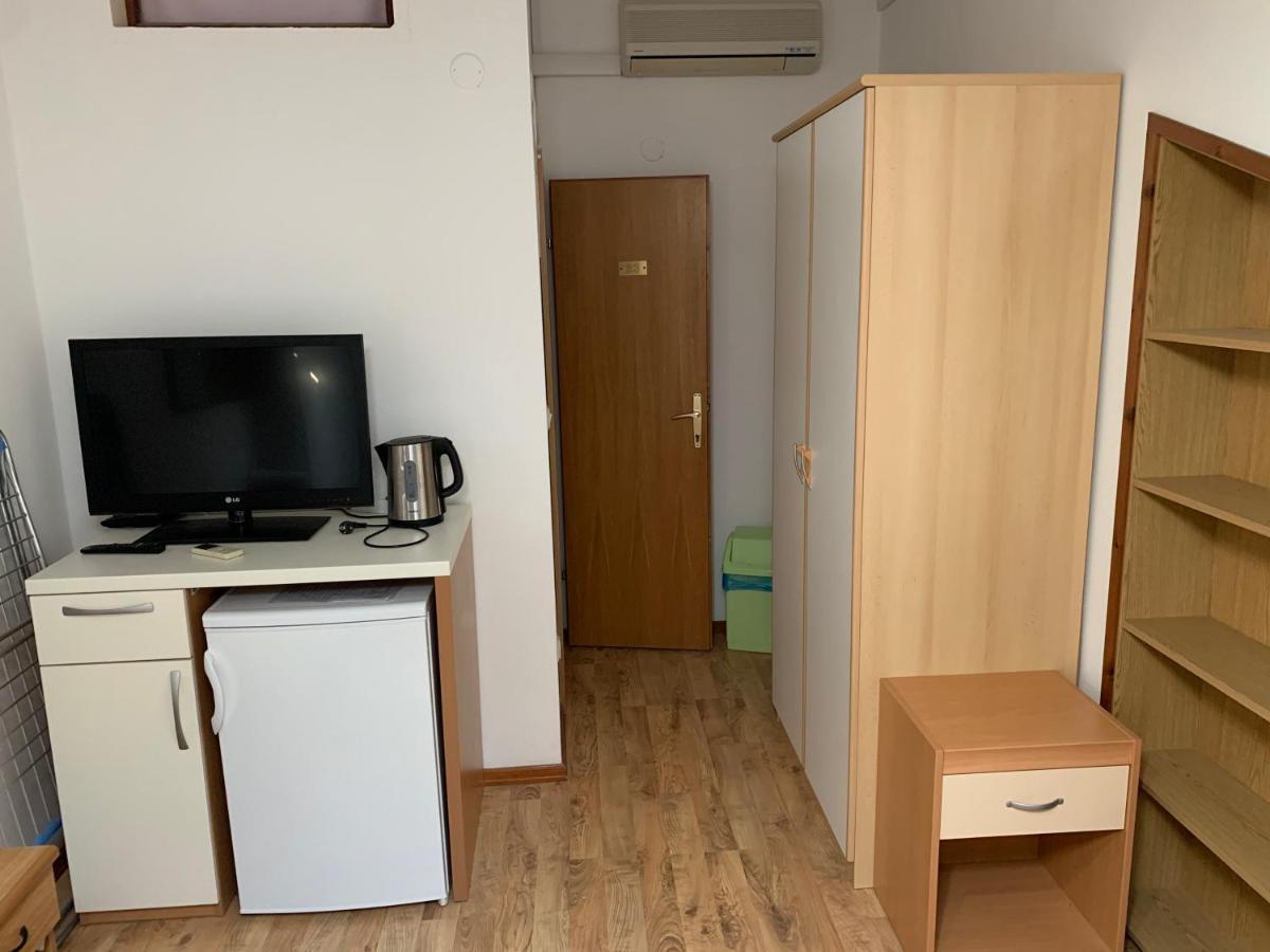 ロヴィニ Vila Albatros Bed & Breakfast エクステリア 写真