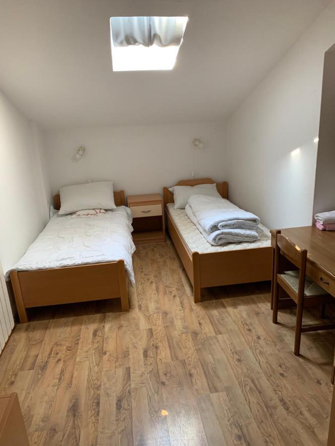 ロヴィニ Vila Albatros Bed & Breakfast エクステリア 写真