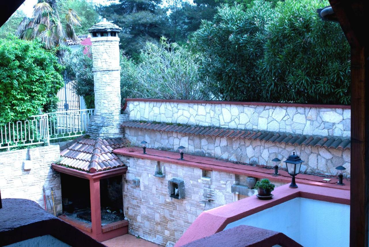 ロヴィニ Vila Albatros Bed & Breakfast エクステリア 写真