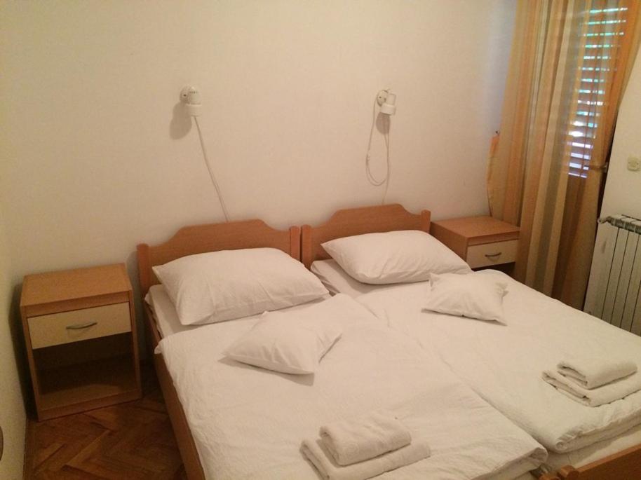 ロヴィニ Vila Albatros Bed & Breakfast エクステリア 写真